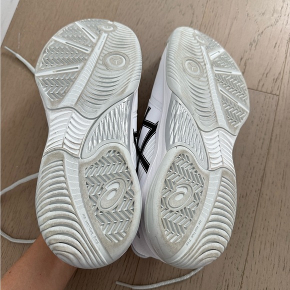 ASICS Gel Game 8 Sneakers in White & Black - Picture 7 of 7